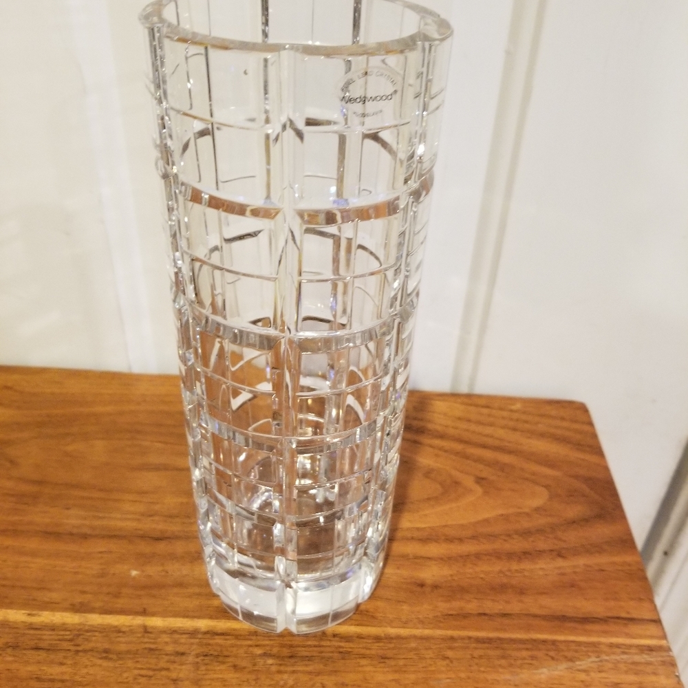 Heavy Wedgwood Cut Crystal Signed Vase 11" - Picture 15 of 15